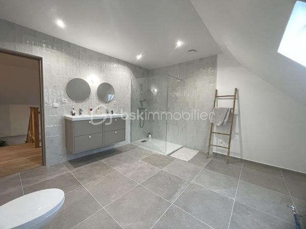 Maison contemporaine de 222,84 m²