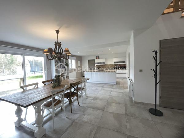 Maison contemporaine de 222,84 m²