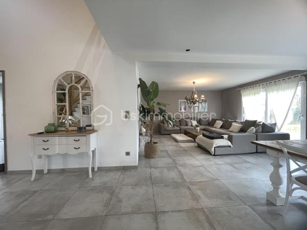 Maison contemporaine de 222,84 m²