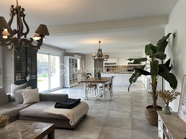 Maison contemporaine de 222,84 m²