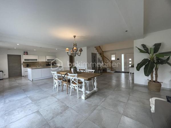 Maison contemporaine de 222,84 m²