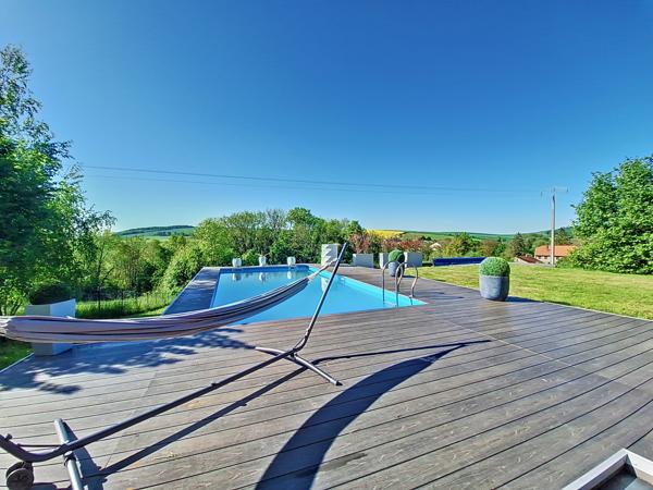 Metz (57000) Villa de 311 m2 sur 18 ares de terrain avec piscine et appartement indépendant de 86 m2