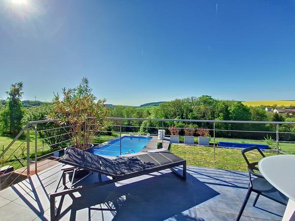 Metz (57000) Villa de 311 m2 sur 18 ares de terrain avec piscine et appartement indépendant de 86 m2