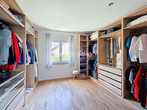 Metz (57000) Villa de 311 m2 sur 18 ares de terrain avec piscine et appartement indépendant de 86 m2