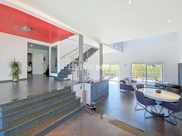 Metz (57000) Villa de 311 m2 sur 18 ares de terrain avec piscine et appartement indépendant de 86 m2