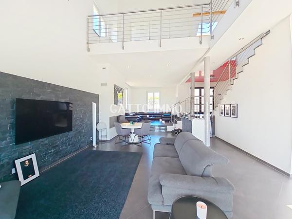 Metz (57000) Villa de 311 m2 sur 18 ares de terrain avec piscine et appartement indépendant de 86 m2