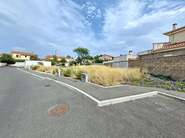 Perpignan Terrain constructible 3 faces de 327m2