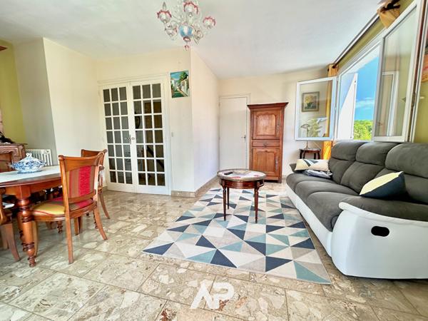 Maison indépendante - Beau Potentiel - 3 chambres - PÉRIGNY €409 500 ** - Référence MR582D2