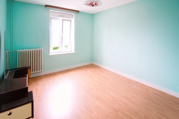 IDÉAL INVESTISSEURS – ENSEMBLE IMMOBILIER + 7 GARAGES À MONT-SAINT-MARTIN