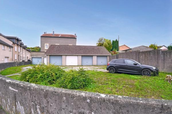 IDÉAL INVESTISSEURS – ENSEMBLE IMMOBILIER + 7 GARAGES À MONT-SAINT-MARTIN