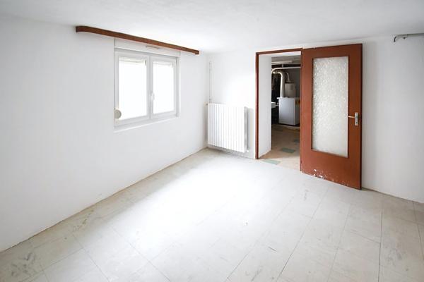 IDÉAL INVESTISSEURS – ENSEMBLE IMMOBILIER + 7 GARAGES À MONT-SAINT-MARTIN