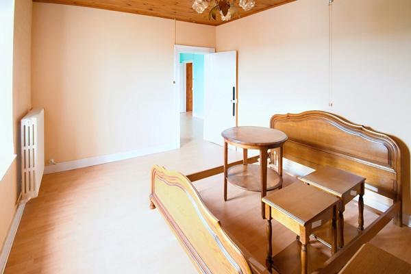 IDÉAL INVESTISSEURS – ENSEMBLE IMMOBILIER + 7 GARAGES À MONT-SAINT-MARTIN