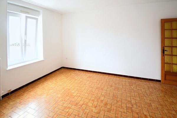 IDÉAL INVESTISSEURS – ENSEMBLE IMMOBILIER + 7 GARAGES À MONT-SAINT-MARTIN