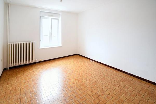 IDÉAL INVESTISSEURS – ENSEMBLE IMMOBILIER + 7 GARAGES À MONT-SAINT-MARTIN