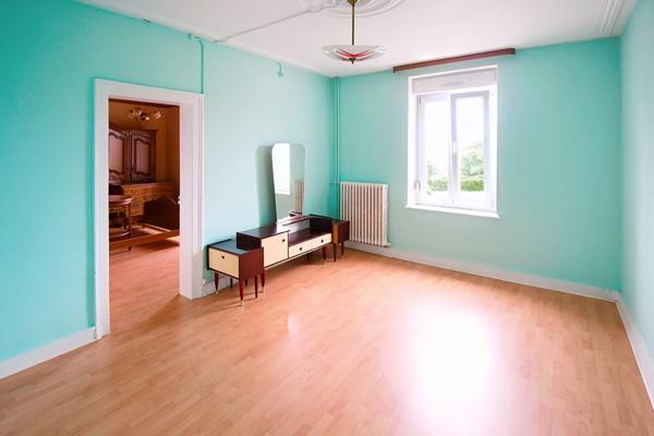 IDÉAL INVESTISSEURS – ENSEMBLE IMMOBILIER + 7 GARAGES À MONT-SAINT-MARTIN