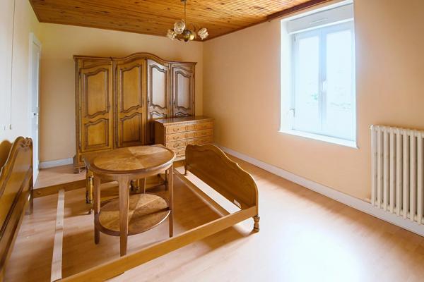 IDÉAL INVESTISSEURS – ENSEMBLE IMMOBILIER + 7 GARAGES À MONT-SAINT-MARTIN