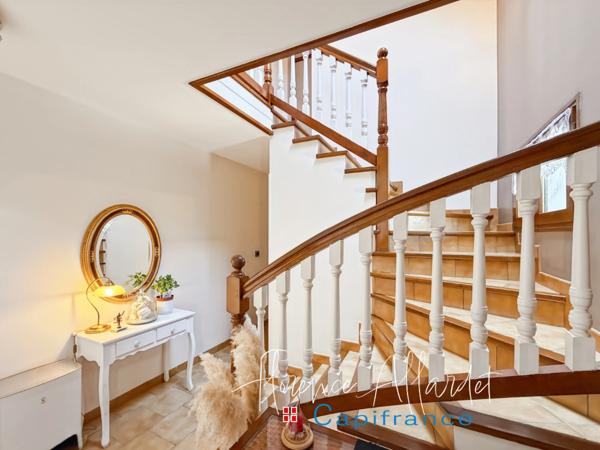 Superbe propriété familiale 5 pièces aux prestations soignées-Terrain 800m2 piscinable- AIX LES BAINS (73)