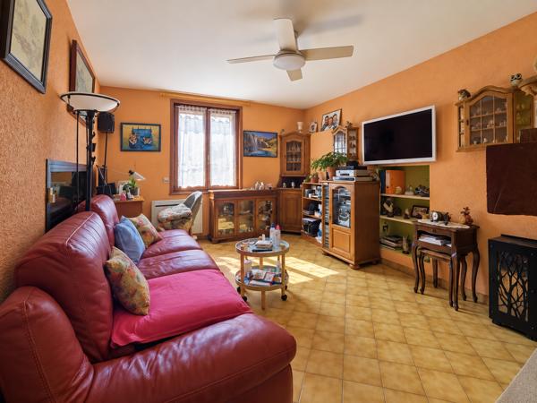 Maison
         5 pièces
        - 85 m² Exclusivité 298 000 € *