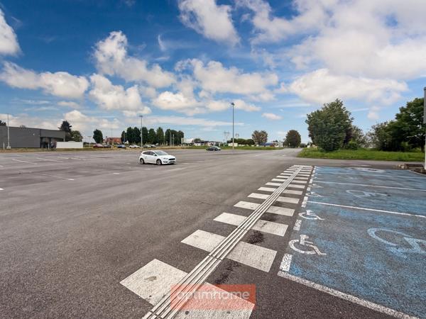 LOCAL COMMERCIAL / RETAIL PARK À LOUER – 1 707 M² EN ZONE COMMERCIALE