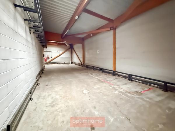 LOCAL COMMERCIAL / RETAIL PARK À LOUER – 1 707 M² EN ZONE COMMERCIALE