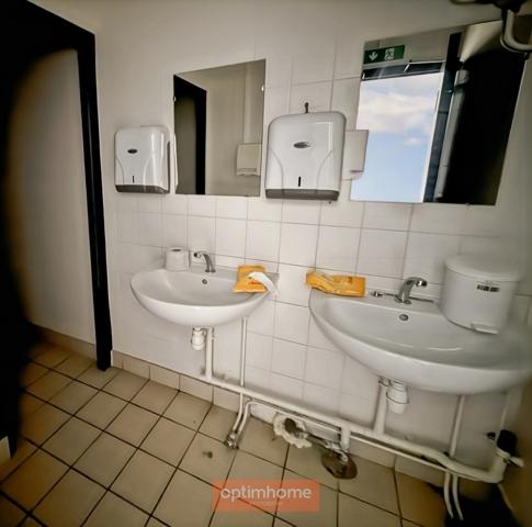 LOCAL COMMERCIAL / RETAIL PARK À LOUER – 1 707 M² EN ZONE COMMERCIALE