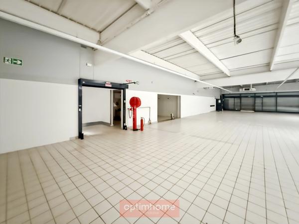 LOCAL COMMERCIAL / RETAIL PARK À LOUER – 1 707 M² EN ZONE COMMERCIALE