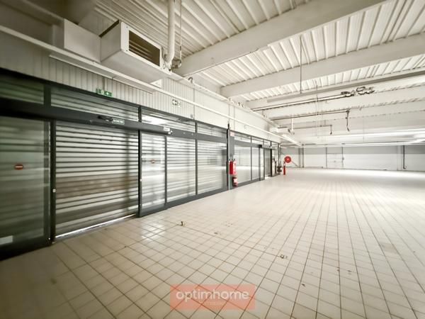 LOCAL COMMERCIAL / RETAIL PARK À LOUER – 1 707 M² EN ZONE COMMERCIALE