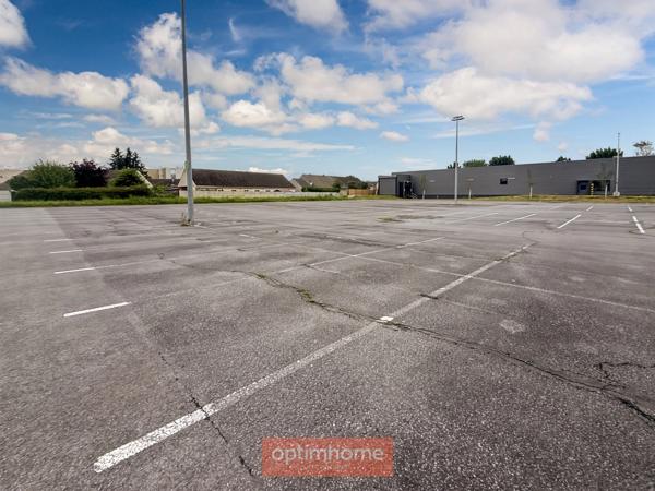 LOCAL COMMERCIAL / RETAIL PARK À LOUER – 1 707 M² EN ZONE COMMERCIALE
