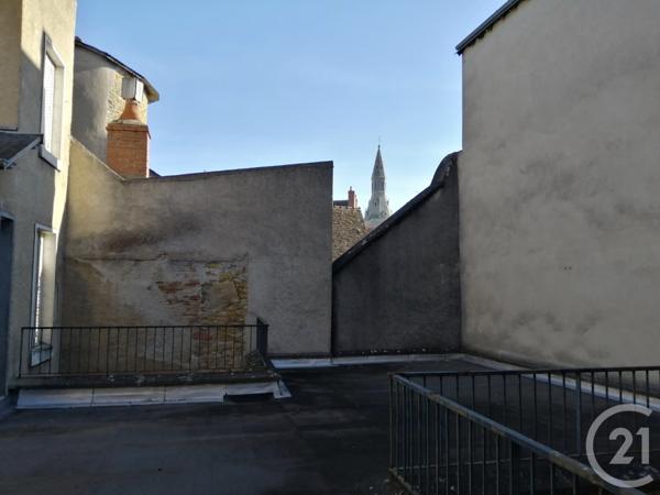 Appartement F4 à vendre  4 pièces - 202 m2 LA CHATRE - 36