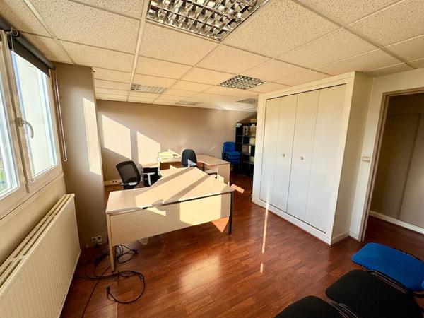 Immobilier professionnel à vendre -Bureaux Bois Guillaume 72 m2 - beaux secteur