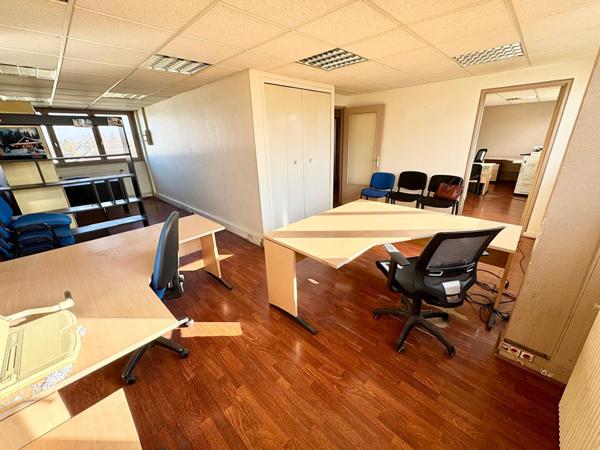 Immobilier professionnel à vendre -Bureaux Bois Guillaume 72 m2 - beaux secteur