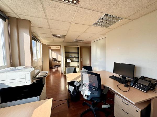 Immobilier professionnel à vendre -Bureaux Bois Guillaume 72 m2 - beaux secteur