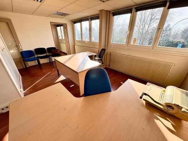 Immobilier professionnel à vendre -Bureaux Bois Guillaume 72 m2 - beaux secteur