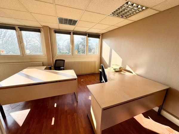 Immobilier professionnel à vendre -Bureaux Bois Guillaume 72 m2 - beaux secteur