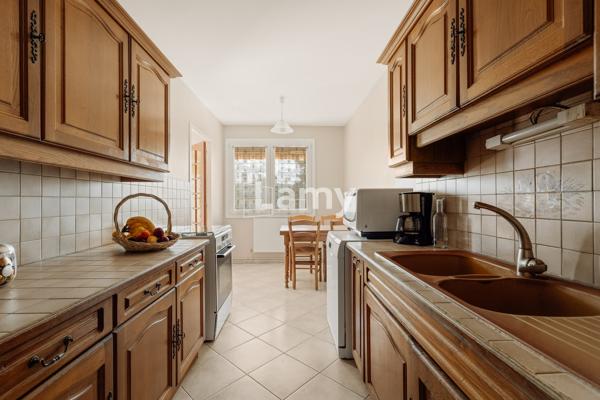 Appartement t5 avec parking et cave. garage en sus 27k€