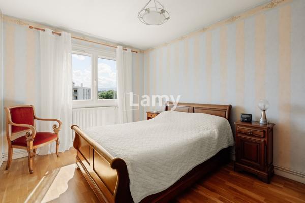Appartement t5 avec parking et cave. garage en sus 27k€