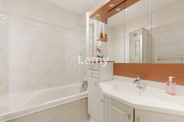 Appartement t5 avec parking et cave. garage en sus 27k€