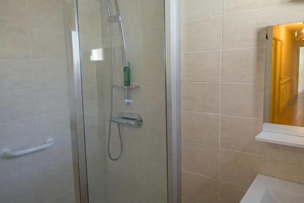 Calas ,maison 5 pièces, plein sud de103 m2, Jardin , garage fermé, place de parking