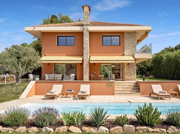 Villa familiale avec 6 chambres à louer Mougins - Domaine privé, piscine chauffée, 6 chambres