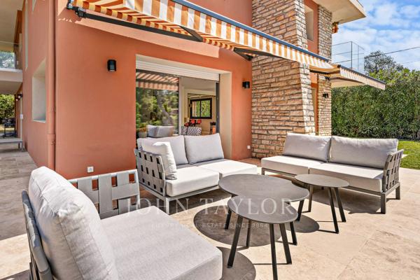 Villa familiale avec 6 chambres à louer Mougins - Domaine privé, piscine chauffée, 6 chambres