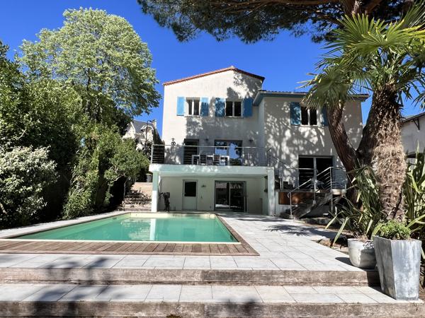 ROYAN - QUARTIER DU PARC - 200 M PLAGE ET COMMERCES - Belle Villa avec Piscine et Dépendance