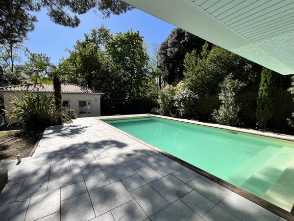 ROYAN - QUARTIER DU PARC - 200 M PLAGE ET COMMERCES - Belle Villa avec Piscine et Dépendance