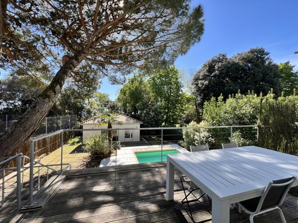 ROYAN - QUARTIER DU PARC - 200 M PLAGE ET COMMERCES - Belle Villa avec Piscine et Dépendance