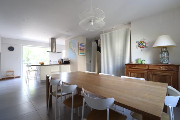 ROYAN - QUARTIER DU PARC - 200 M PLAGE ET COMMERCES - Belle Villa avec Piscine et Dépendance