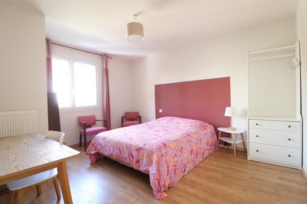 ROYAN - QUARTIER DU PARC - 200 M PLAGE ET COMMERCES - Belle Villa avec Piscine et Dépendance