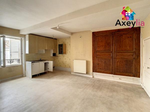 Renaison (42370) A VENDRE- RENAISON CENTRE- IMMEUBLE + ANCIEN CUVAGE