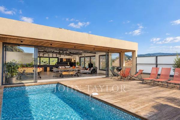 Villa contemporaine avec rooftop piscine – Secteur recherché de Bandol