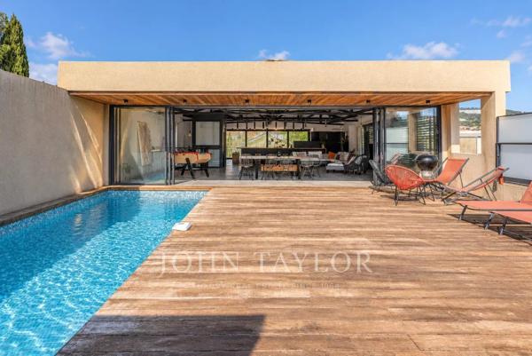 Villa contemporaine avec rooftop piscine – Secteur recherché de Bandol