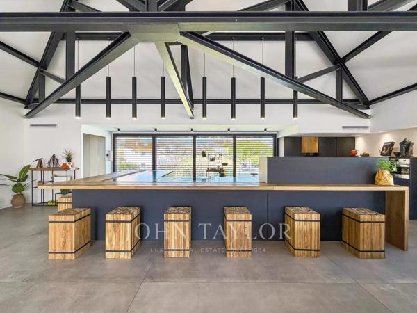 Villa contemporaine avec rooftop piscine – Secteur recherché de Bandol