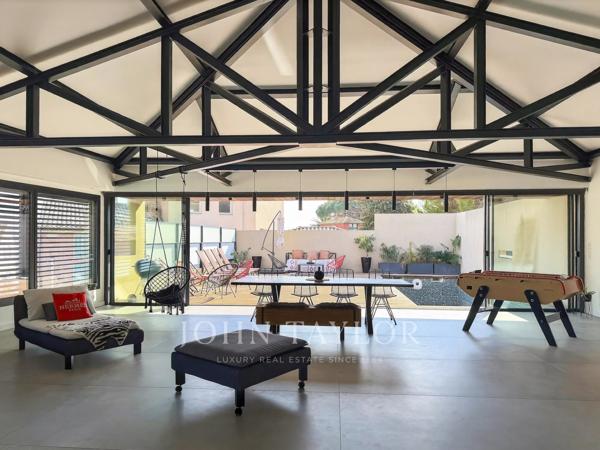 Villa contemporaine avec rooftop piscine – Secteur recherché de Bandol